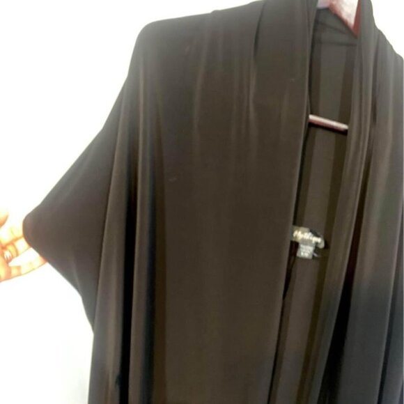 WOMAN’S cardigan. Can be worn sleeveless/ covering shoulders. Size Large - Picture 4 of 6